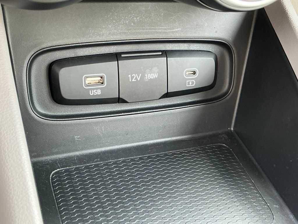Used 2025 Hyundai Venue SEL FWD image 36