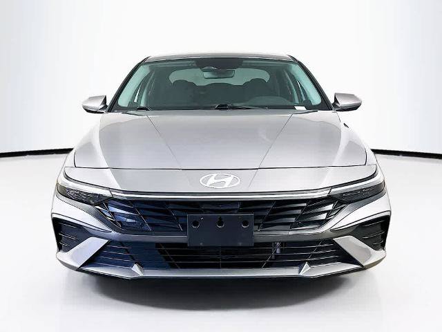 Used 2024 Hyundai Elantra Blue FWD image 6
