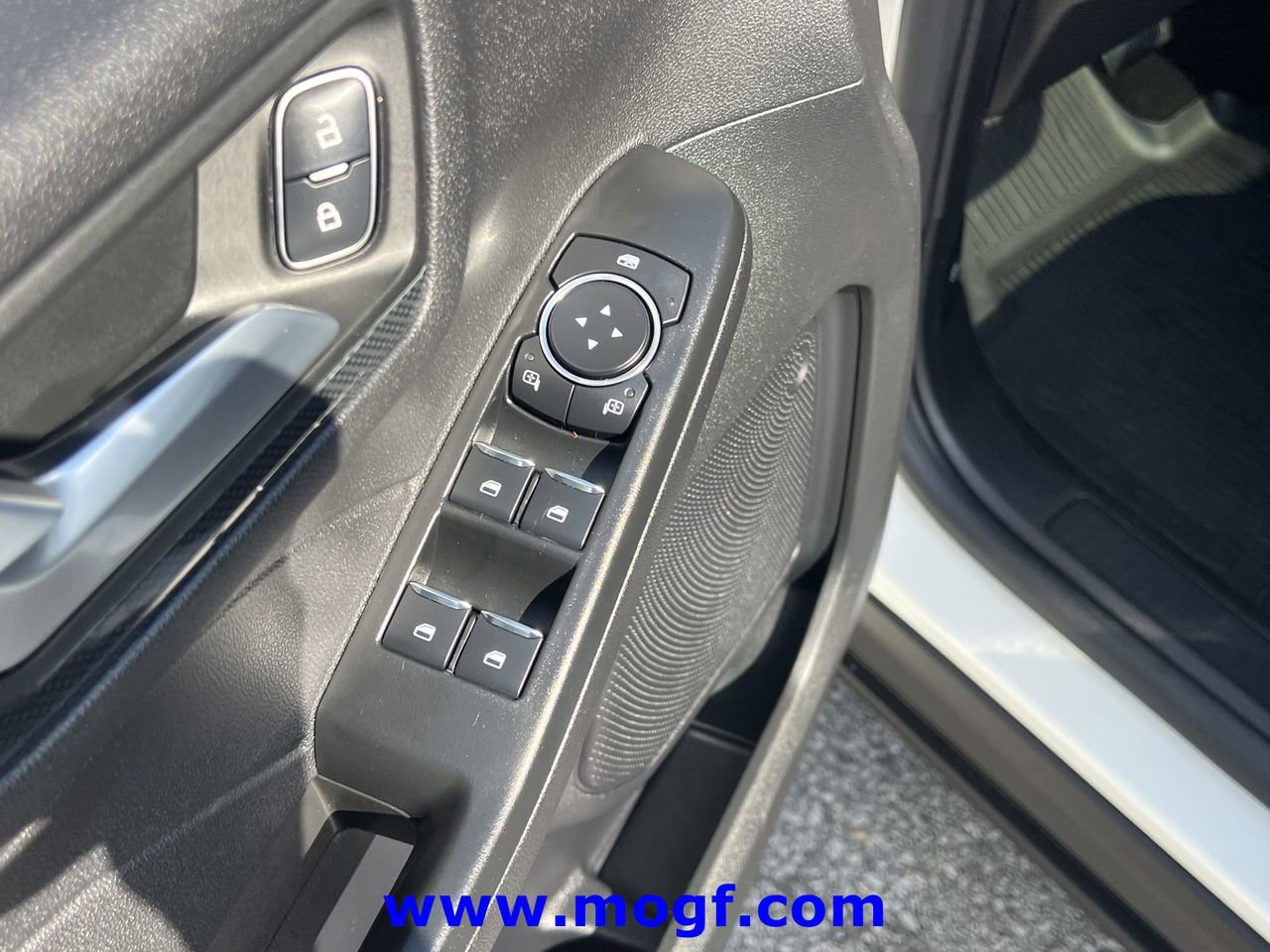 Certified 2025 Ford Escape ST-Line w/ Tech Pack #1 FWD image 18
