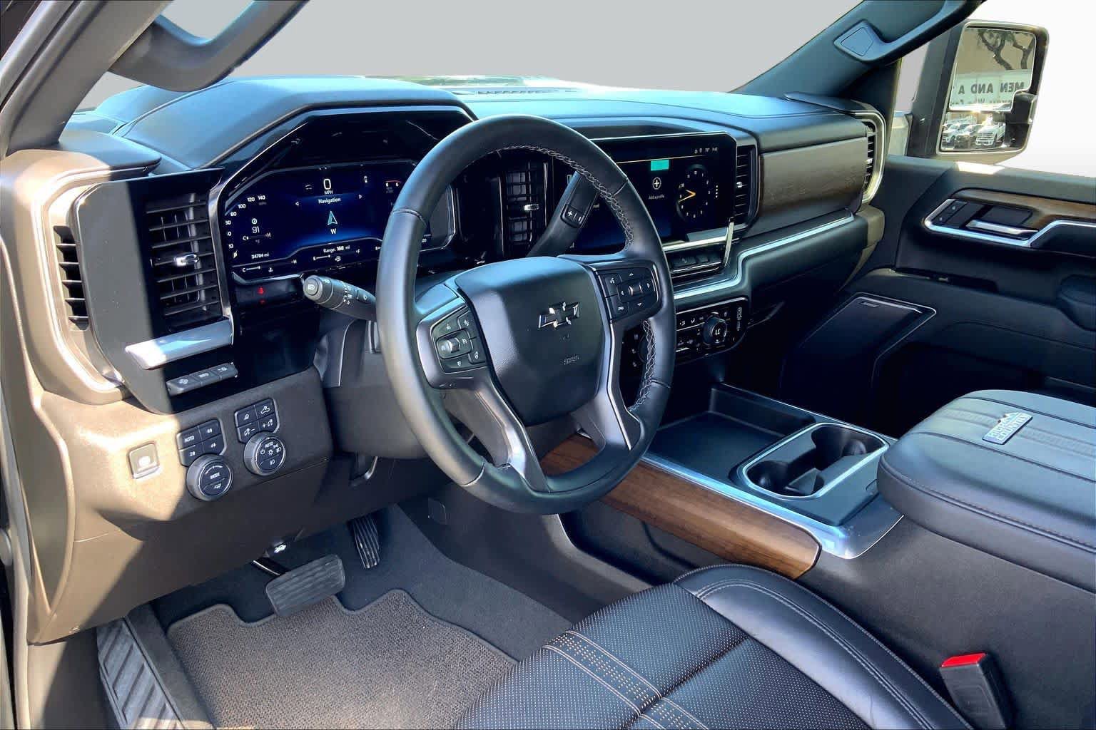 Used 2025 Chevrolet Silverado 2500 High Country w/ Midnight Edition AWD/4WD image 16