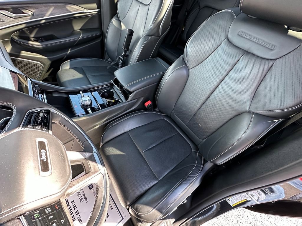 Used 2023 Jeep Grand Cherokee Overland w/ Luxury Tech Group IV image 17