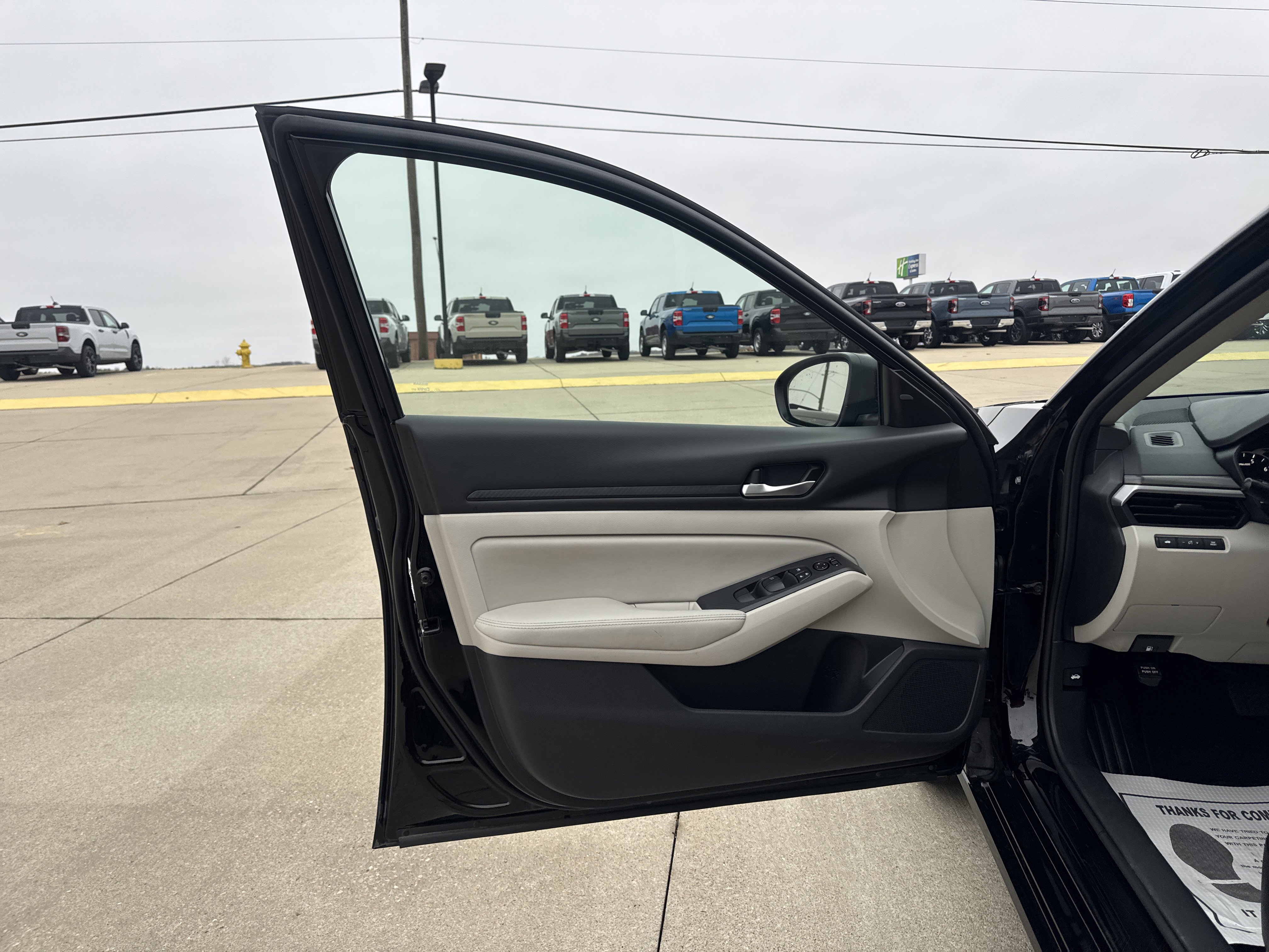 Used 2024 Nissan Altima 2.5 SV image 7