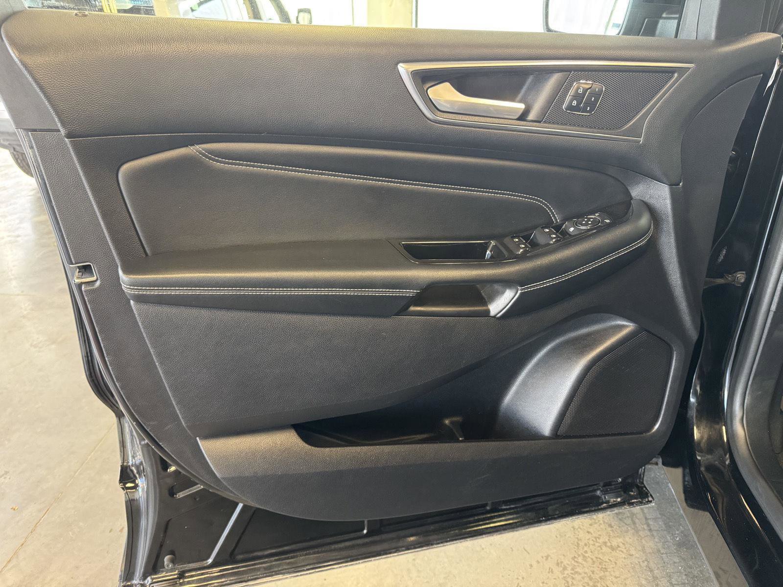 Certified 2017 Ford Edge Titanium w/ Equipment Group 301A image 17