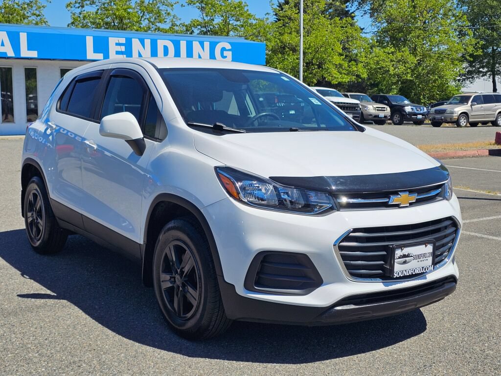 Used 2022 Chevrolet Trax LS w/ Tint and Cruise Package AWD/4WD image 8
