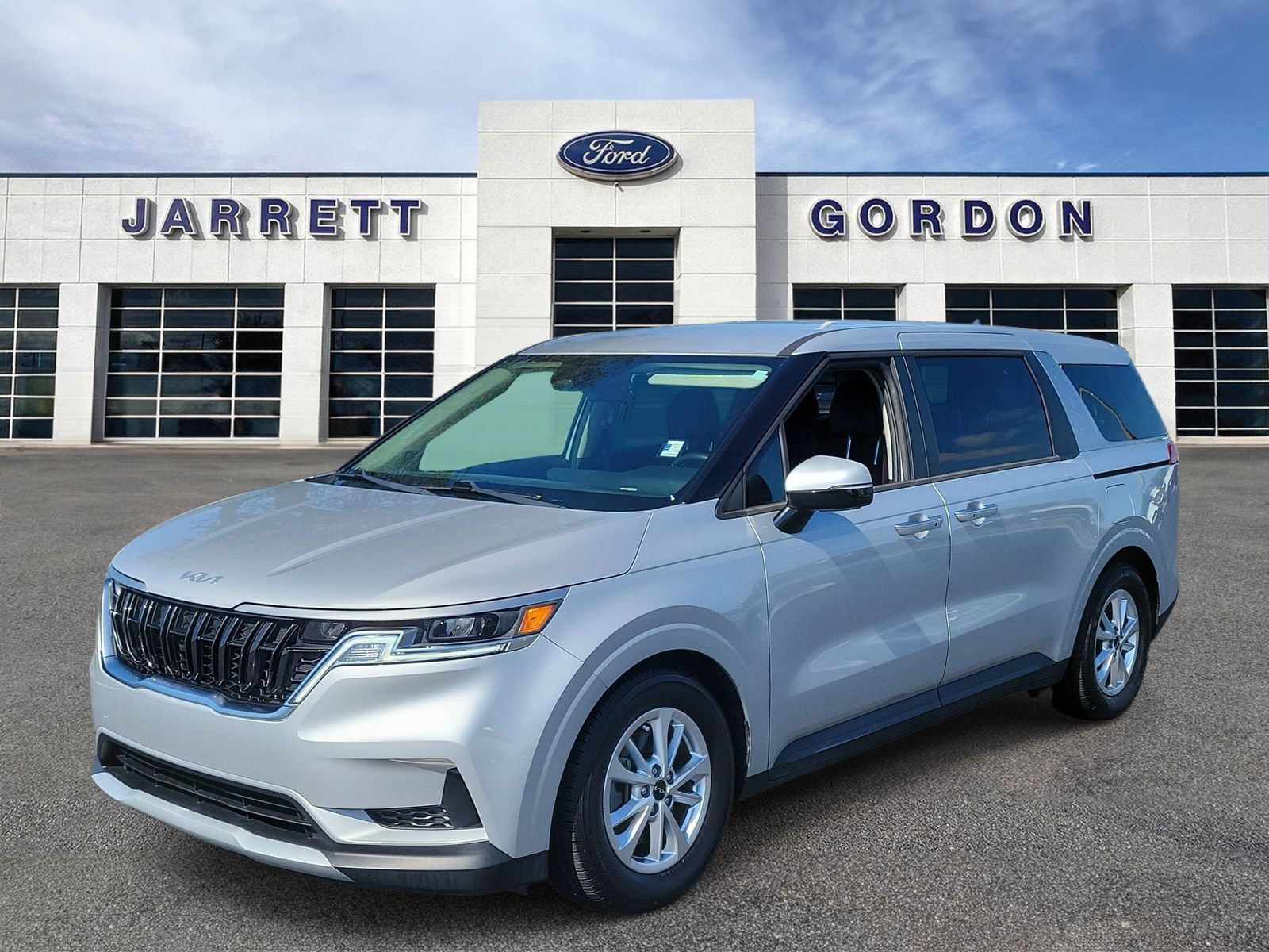Used 2022 Kia Carnival LX FWD image 2
