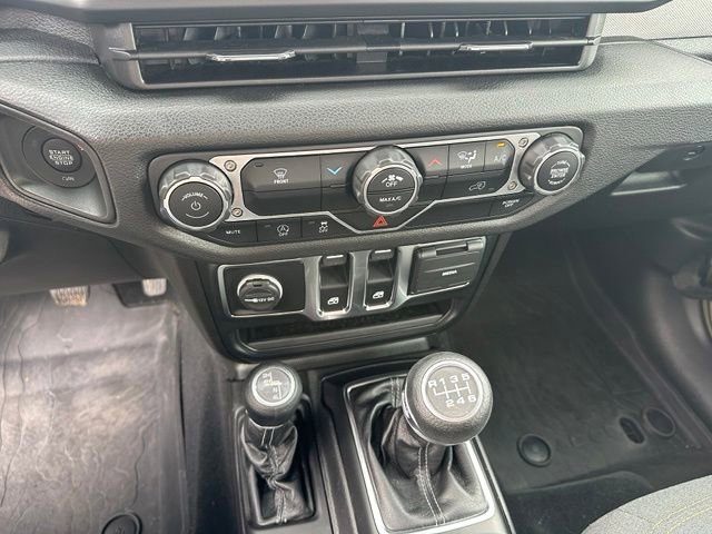 Used 2025 Jeep Wrangler Sport AWD/4WD image 17
