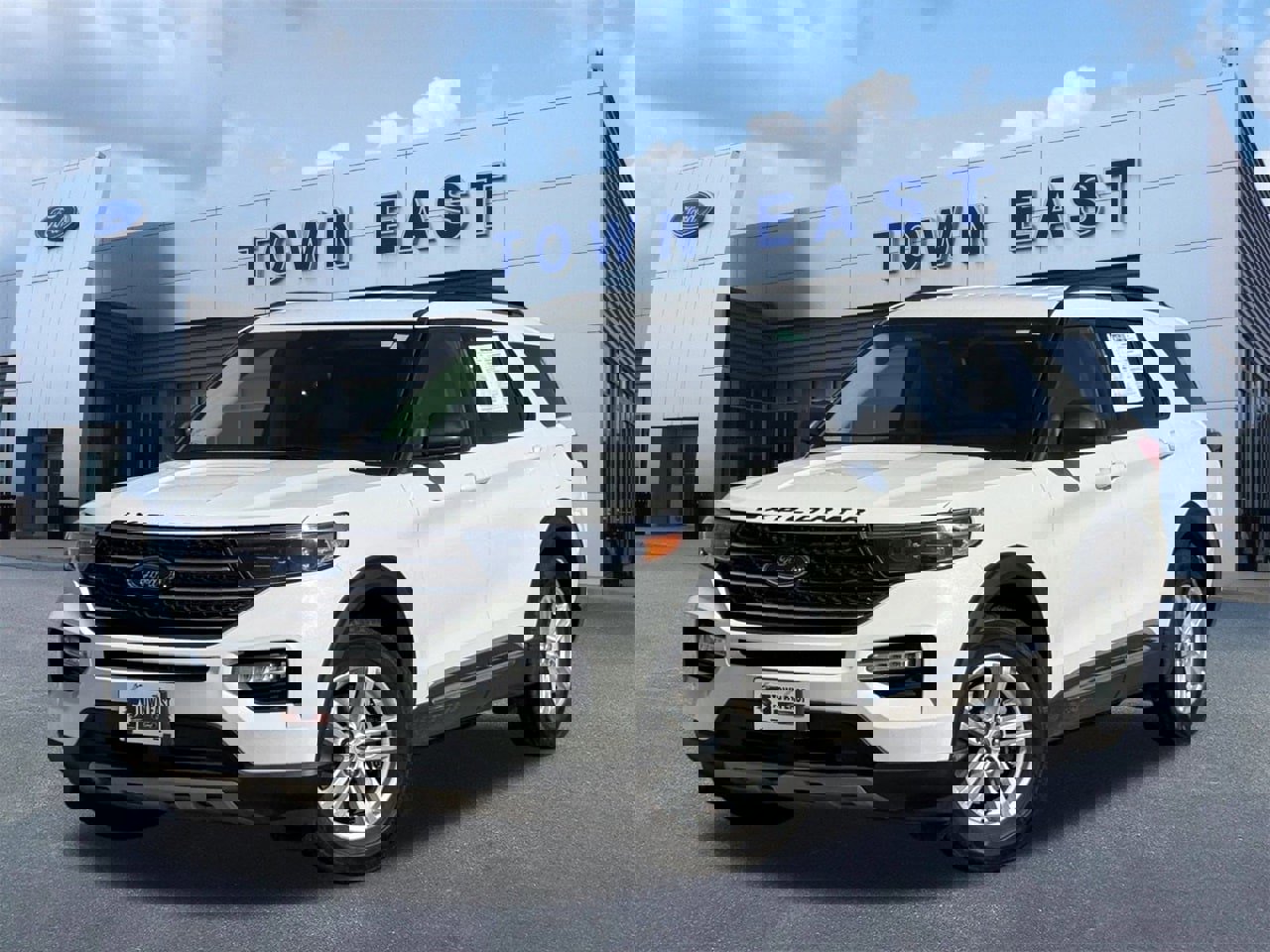 Certified 2021 Ford Explorer XLT w/ Equipment Group 202A