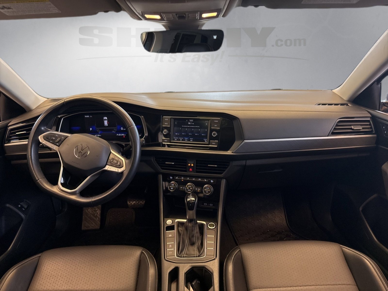 Used 2022 Volkswagen Jetta SE w/ Panoramic Sunroof Package image 3