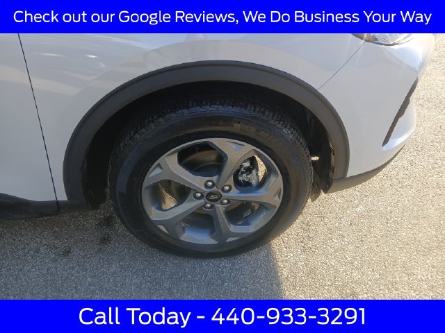 Certified 2025 Ford Escape ST-Line Select AWD/4WD image 13