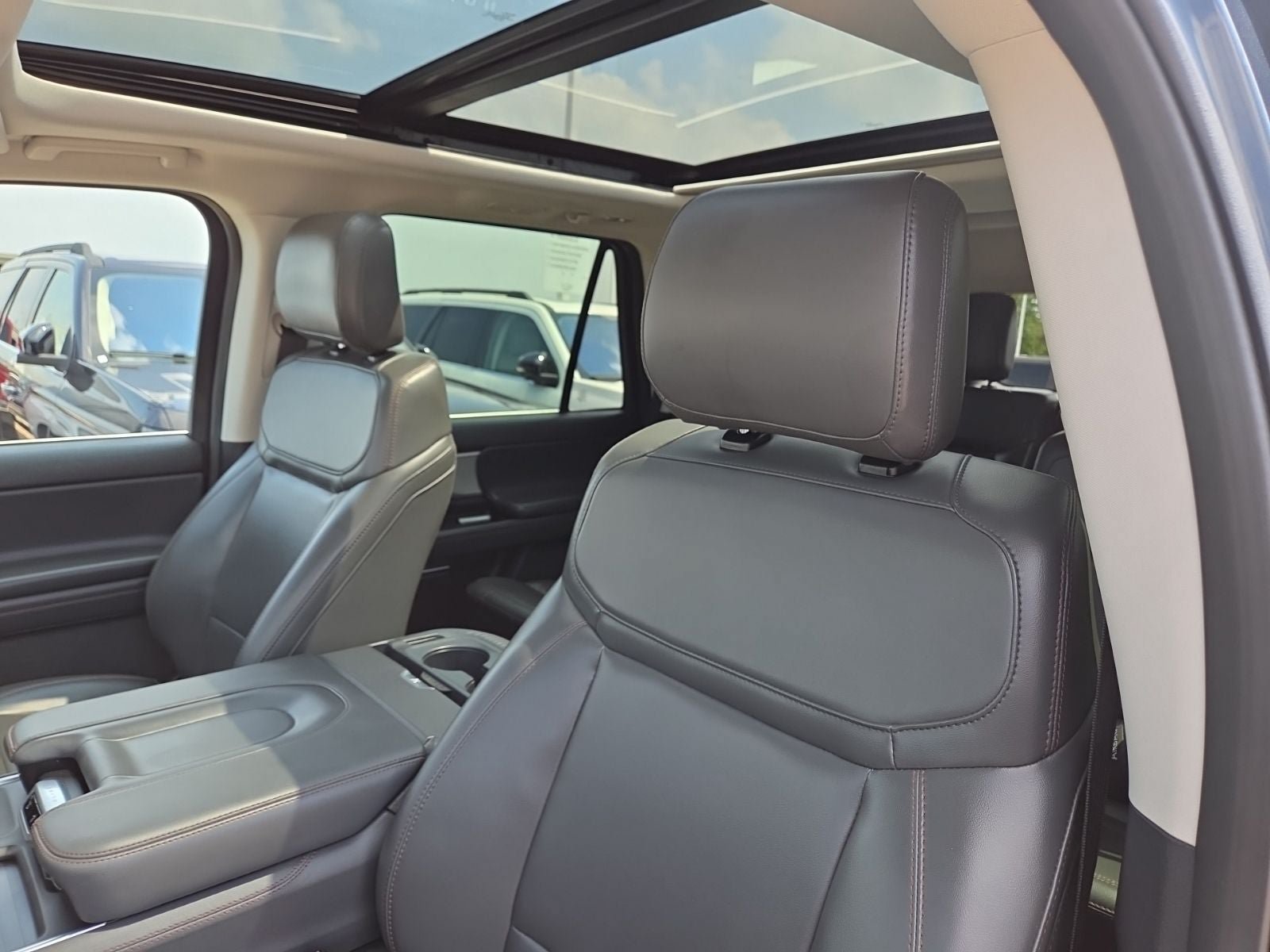 Certified 2025 Ford Expedition Active AWD/4WD image 25