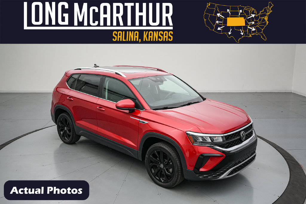 Used 2023 Volkswagen Taos SE w/ Panoramic Sunroof Package FWD image 1