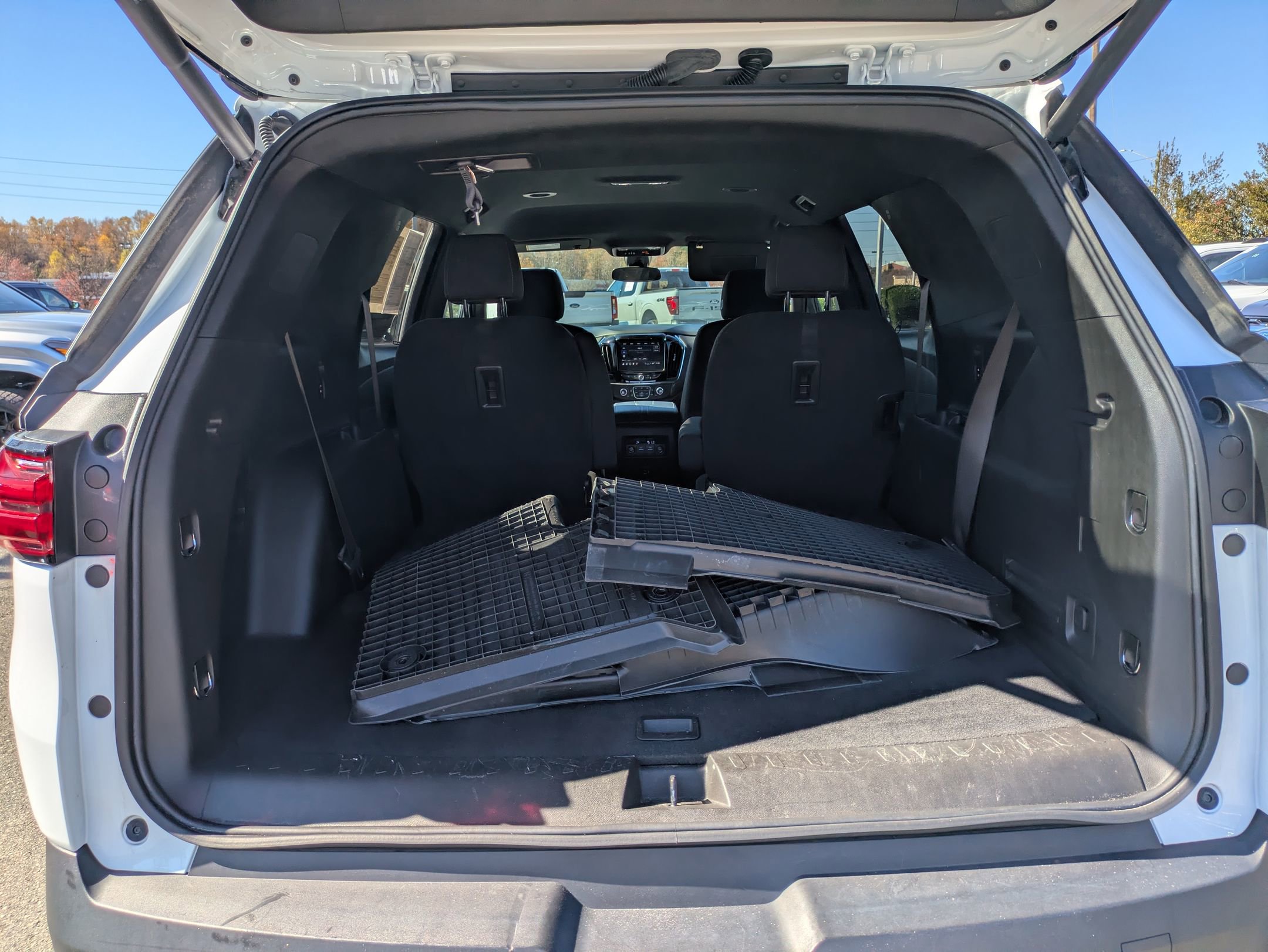 Used 2024 Chevrolet Traverse LT image 31