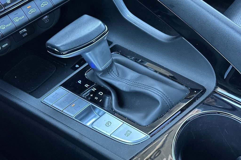 Used 2024 Hyundai Elantra Limited image 19