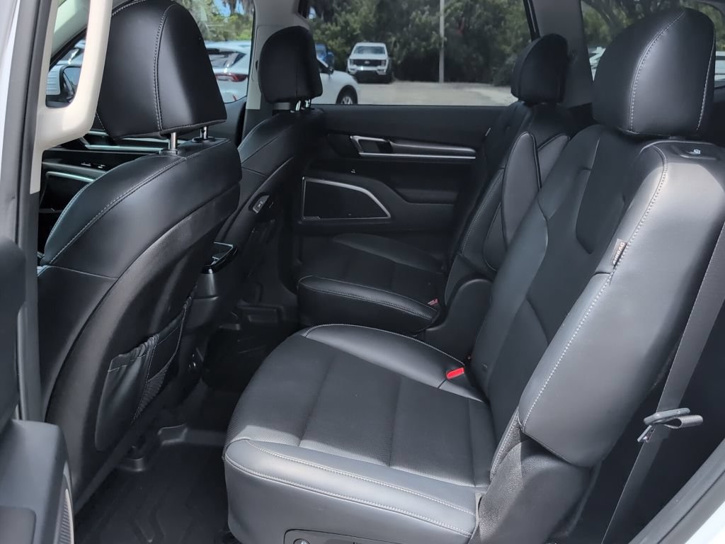 Used 2025 Kia Telluride S FWD image 11