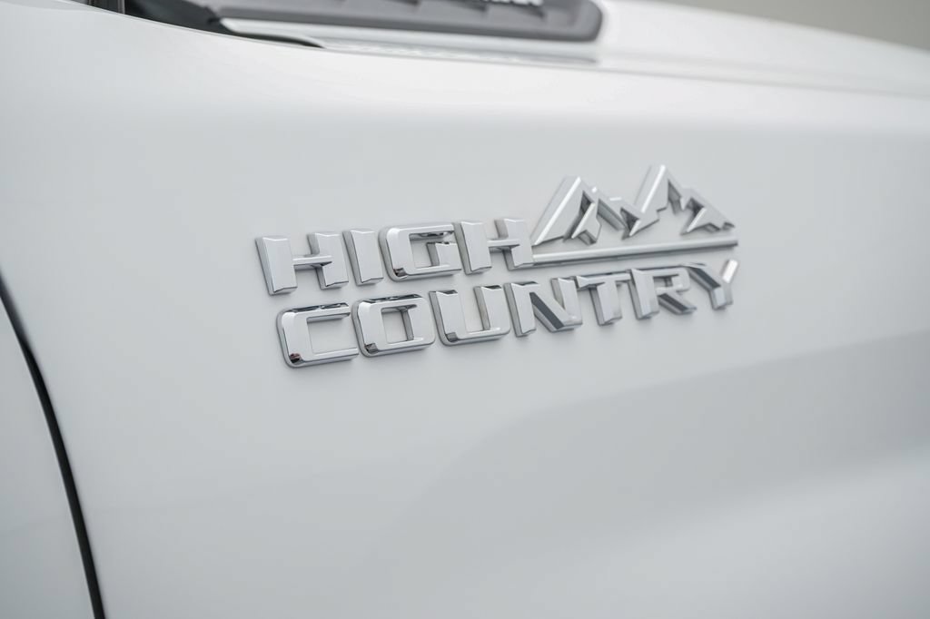 Used 2024 Chevrolet Silverado 2500 High Country w/ Technology Package AWD/4WD image 12