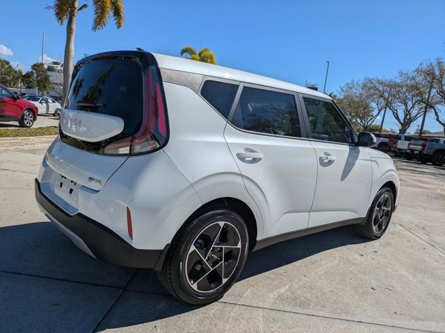 Used 2025 Kia Soul EX image 4