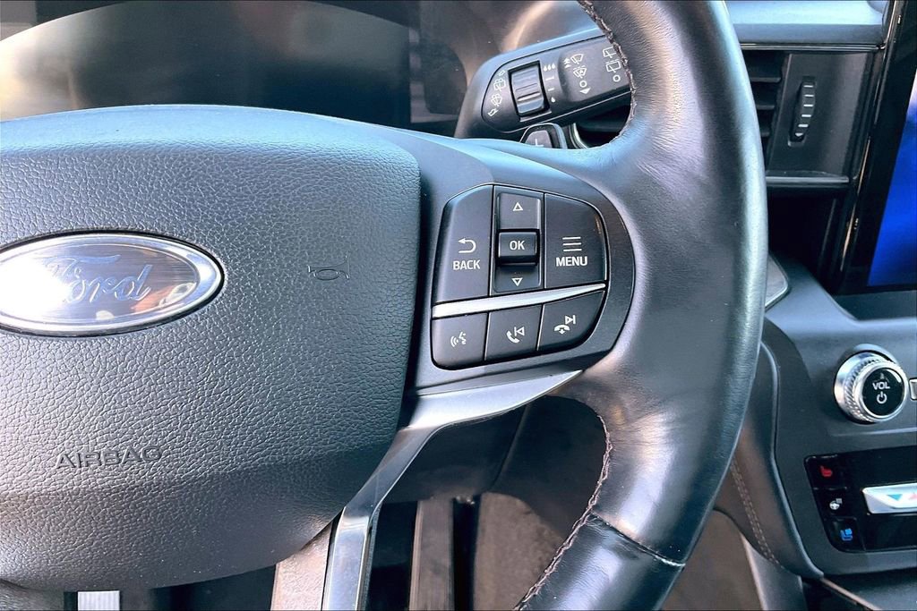 Certified 2020 Ford Explorer Platinum w/ Premium Technology Package image 17