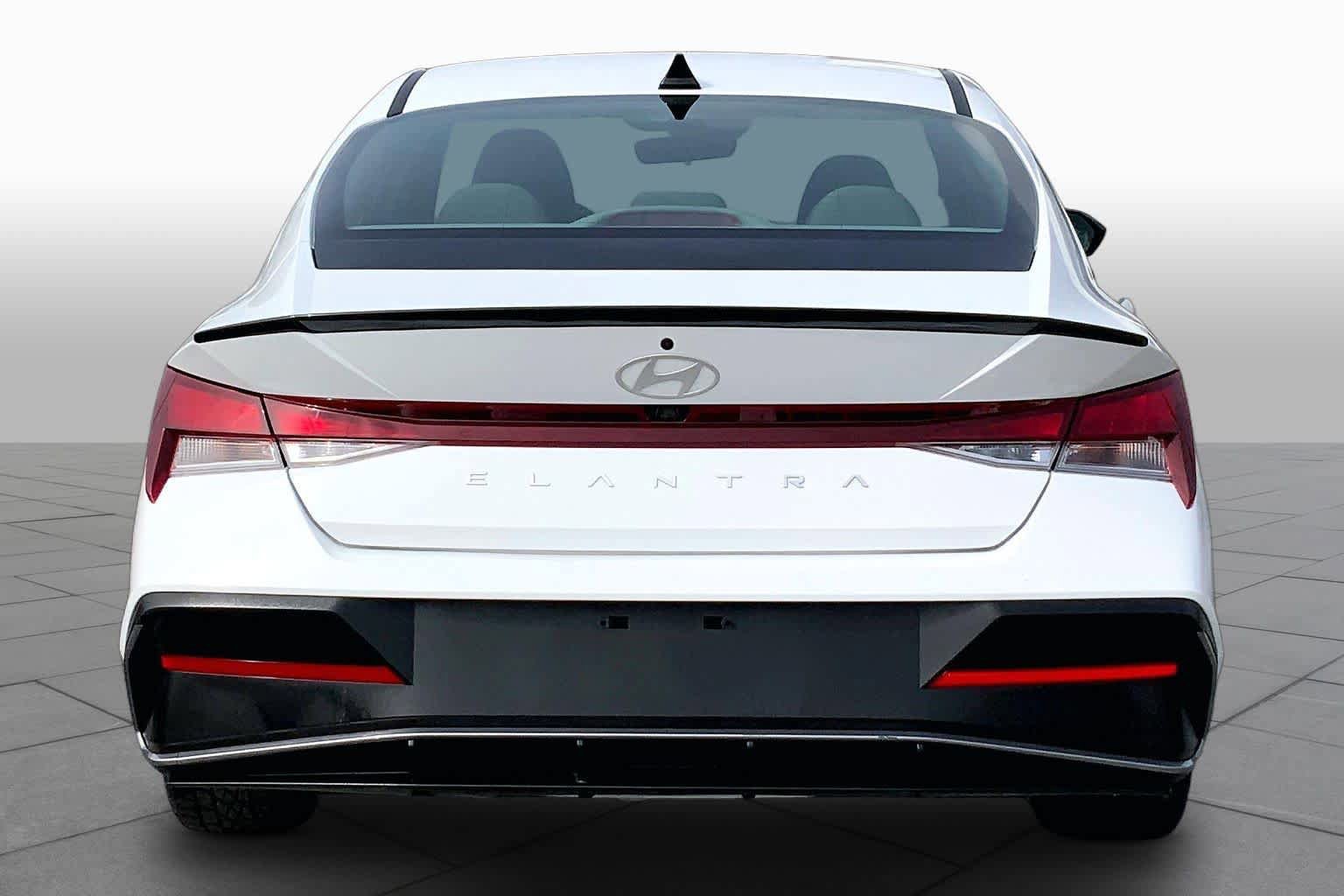 Used 2025 Hyundai Elantra Sport FWD image 5