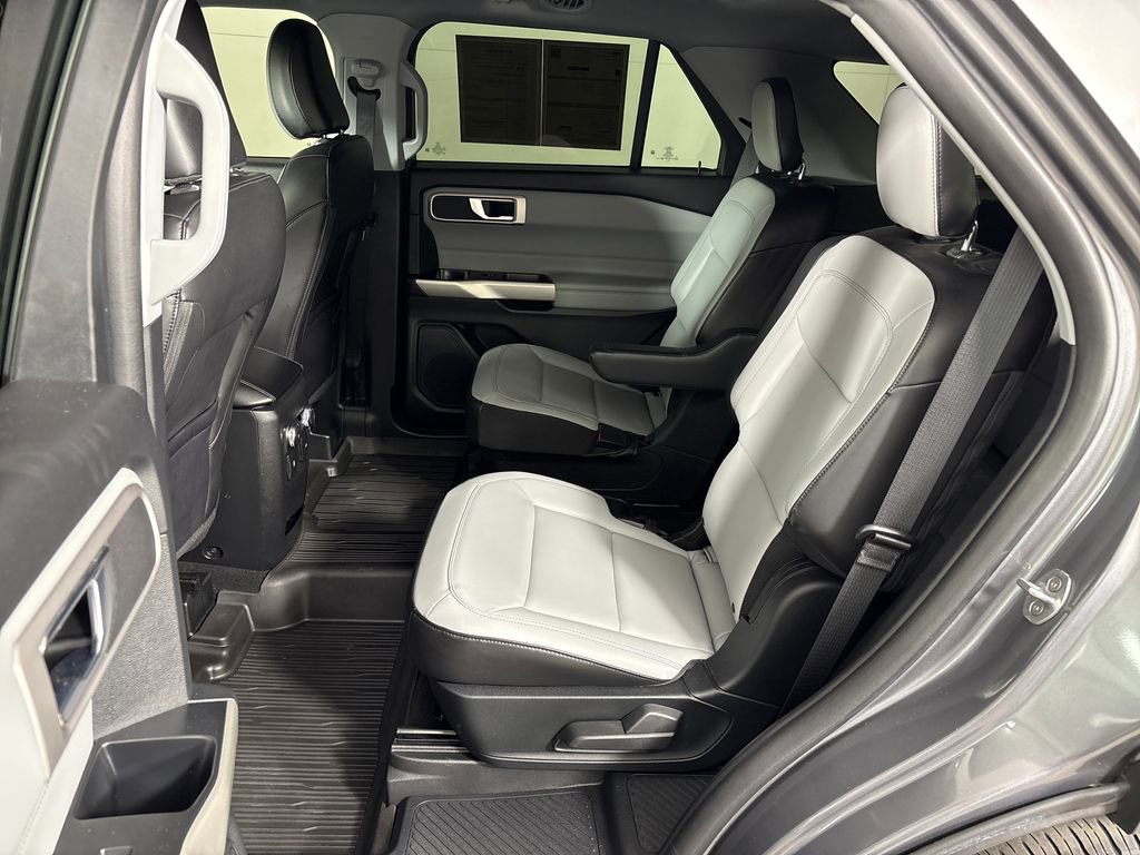 Certified 2021 Ford Explorer XLT w/ Equipment Group 202A RWD image 28
