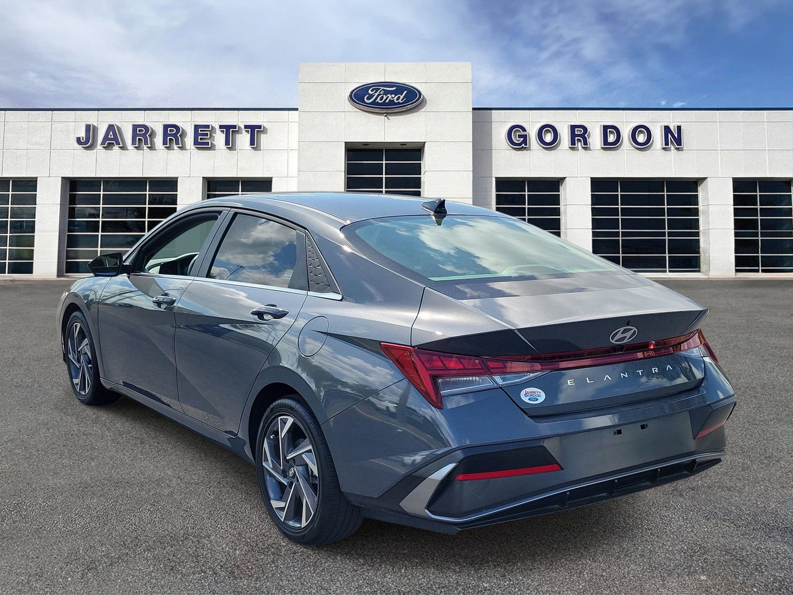 Used 2025 Hyundai Elantra SEL FWD image 3