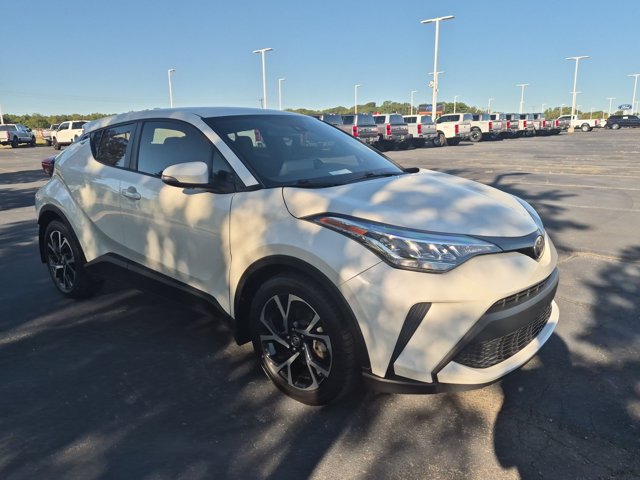 Used 2020 Toyota C-HR XLE FWD image 2