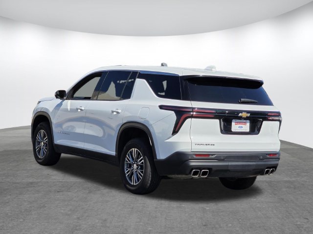 Used 2024 Chevrolet Traverse LS FWD image 6