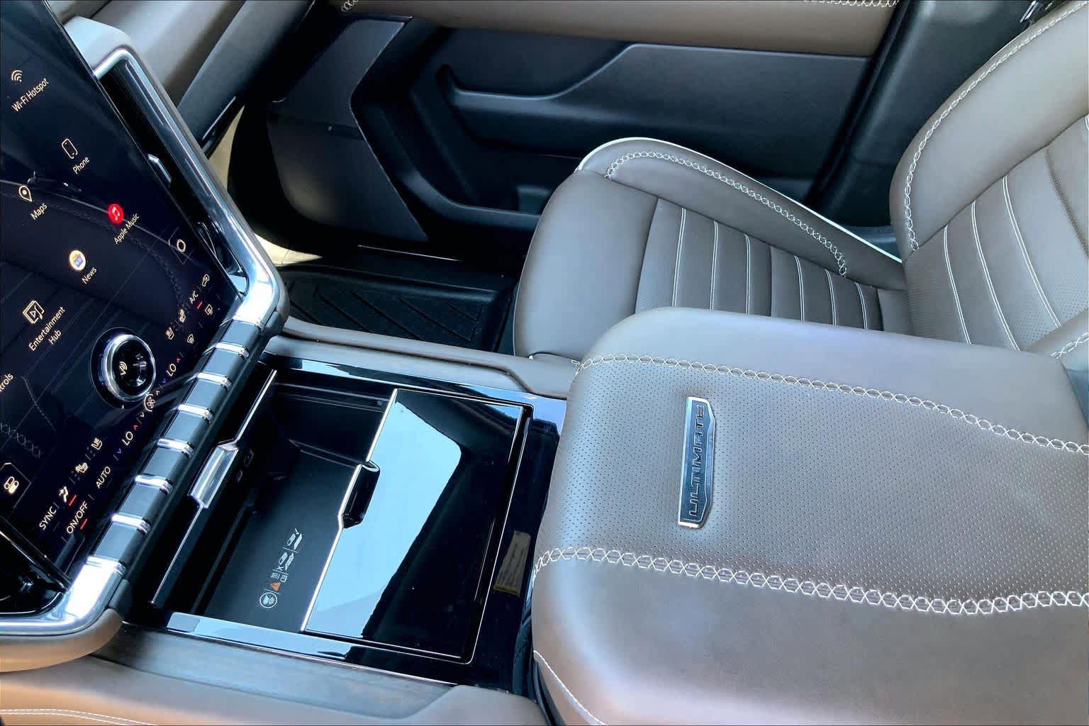 Used 2025 GMC Yukon Denali Ultimate AWD/4WD image 17