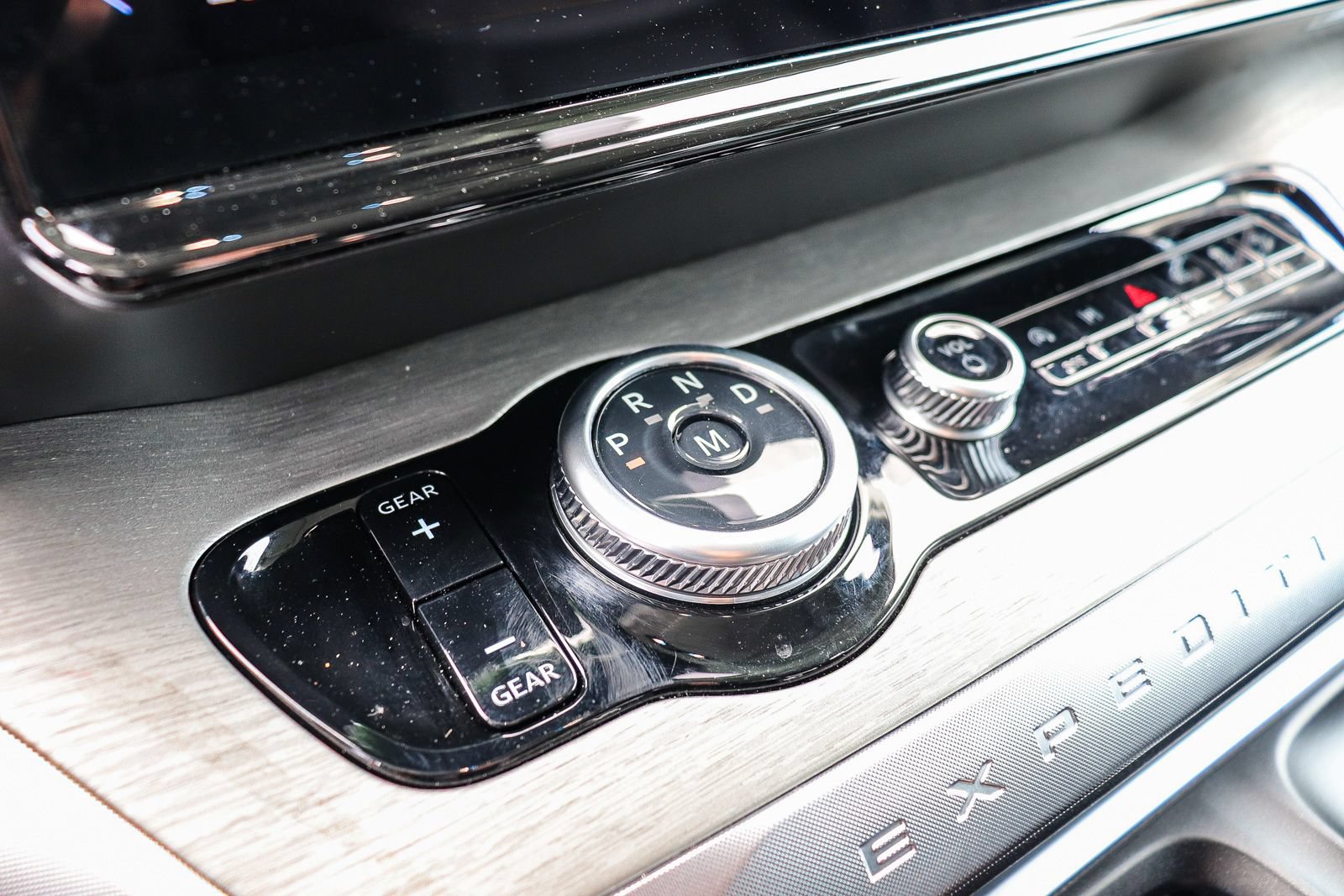 Certified 2025 Ford Expedition Platinum AWD/4WD image 21