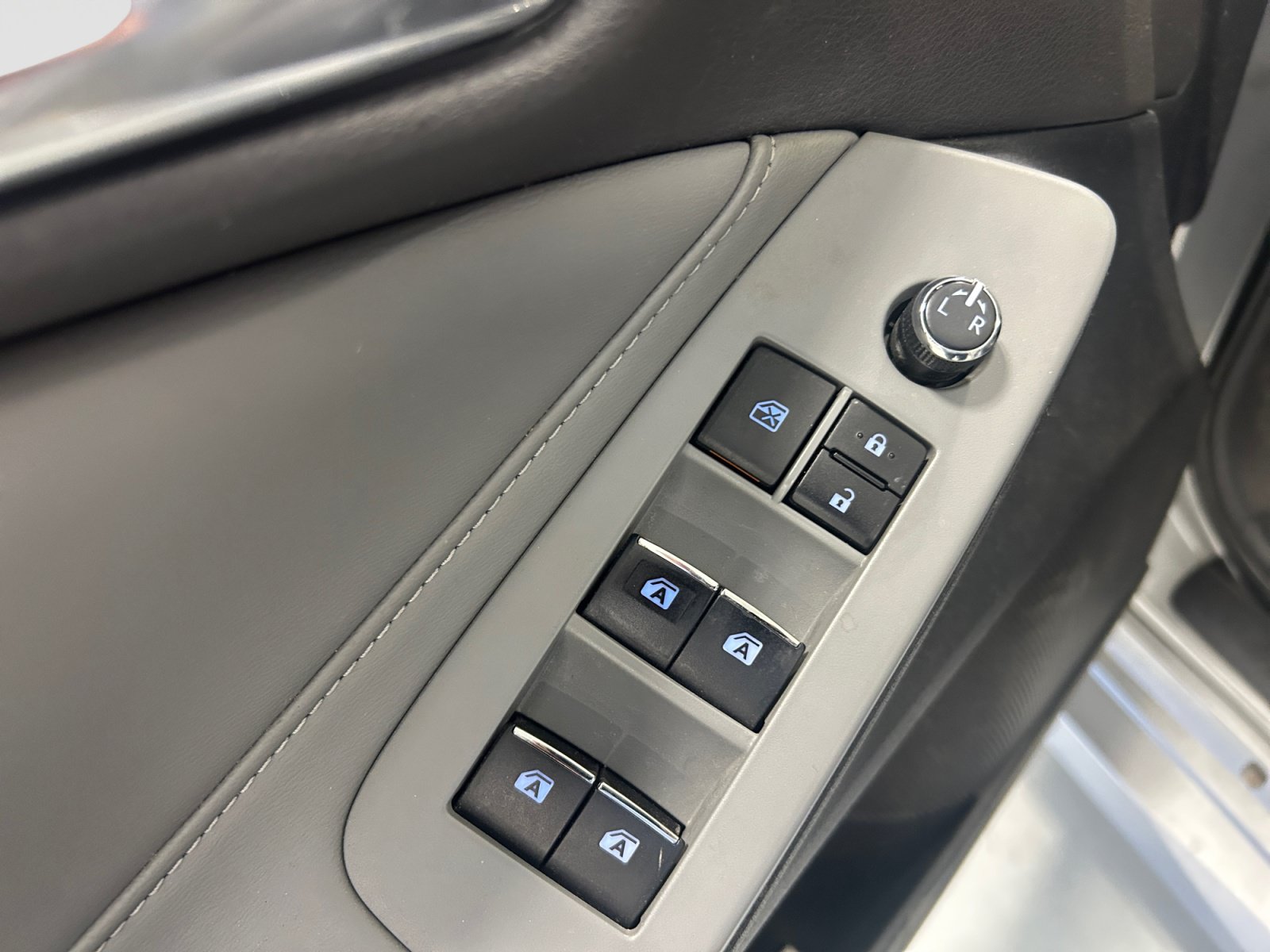 Used 2019 Toyota Avalon XLE FWD image 20