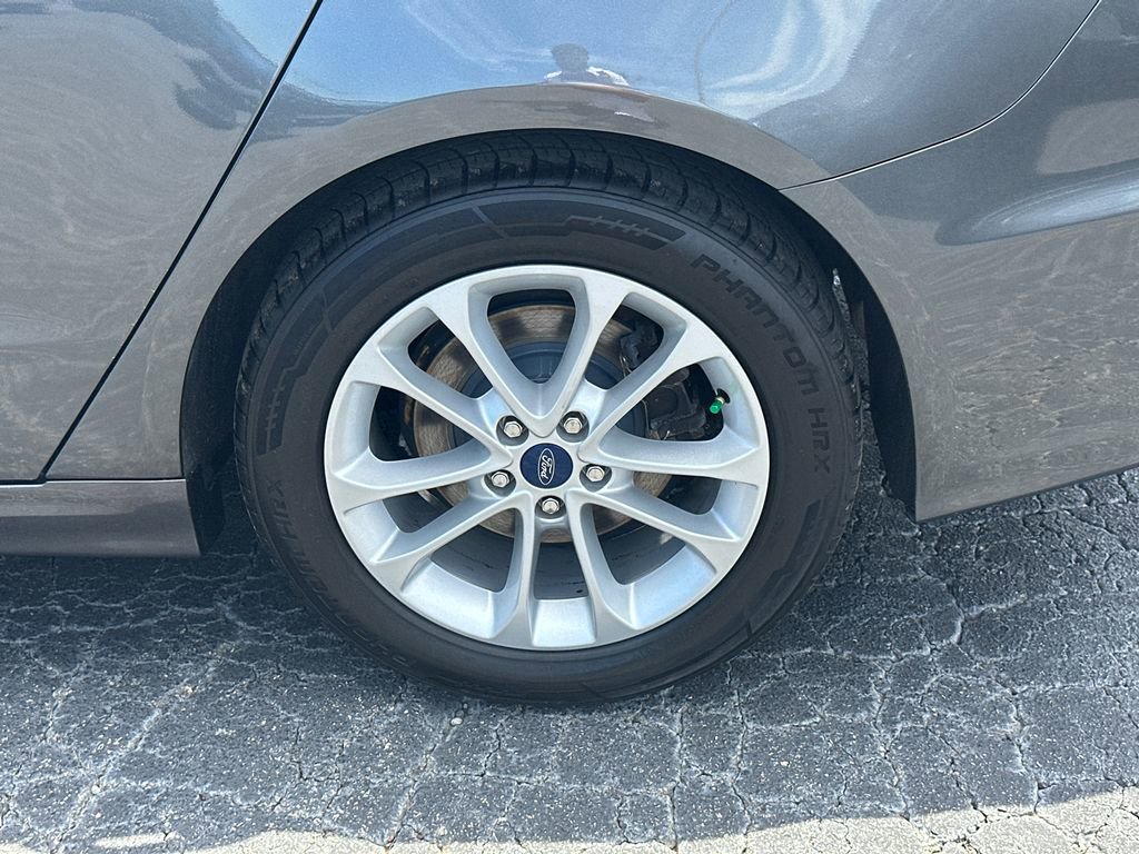 Certified 2020 Ford Fusion SE FWD image 19