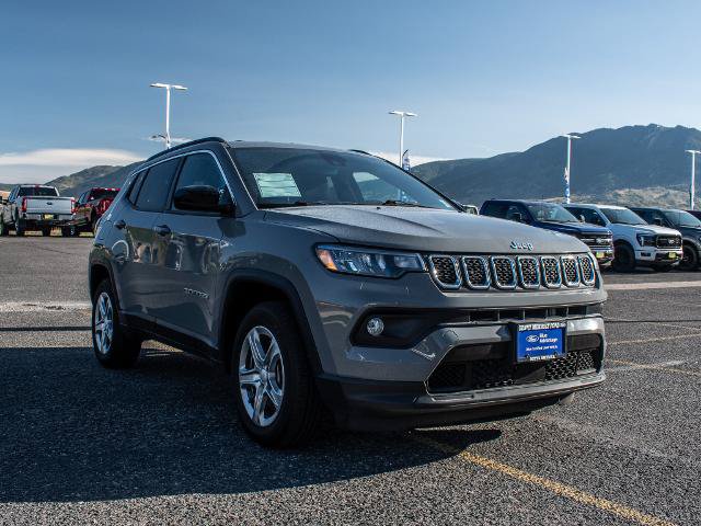 Used 2024 Jeep Compass Latitude AWD/4WD image 3