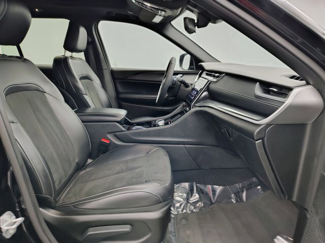 Used 2023 Jeep Grand Cherokee Altitude AWD/4WD image 26