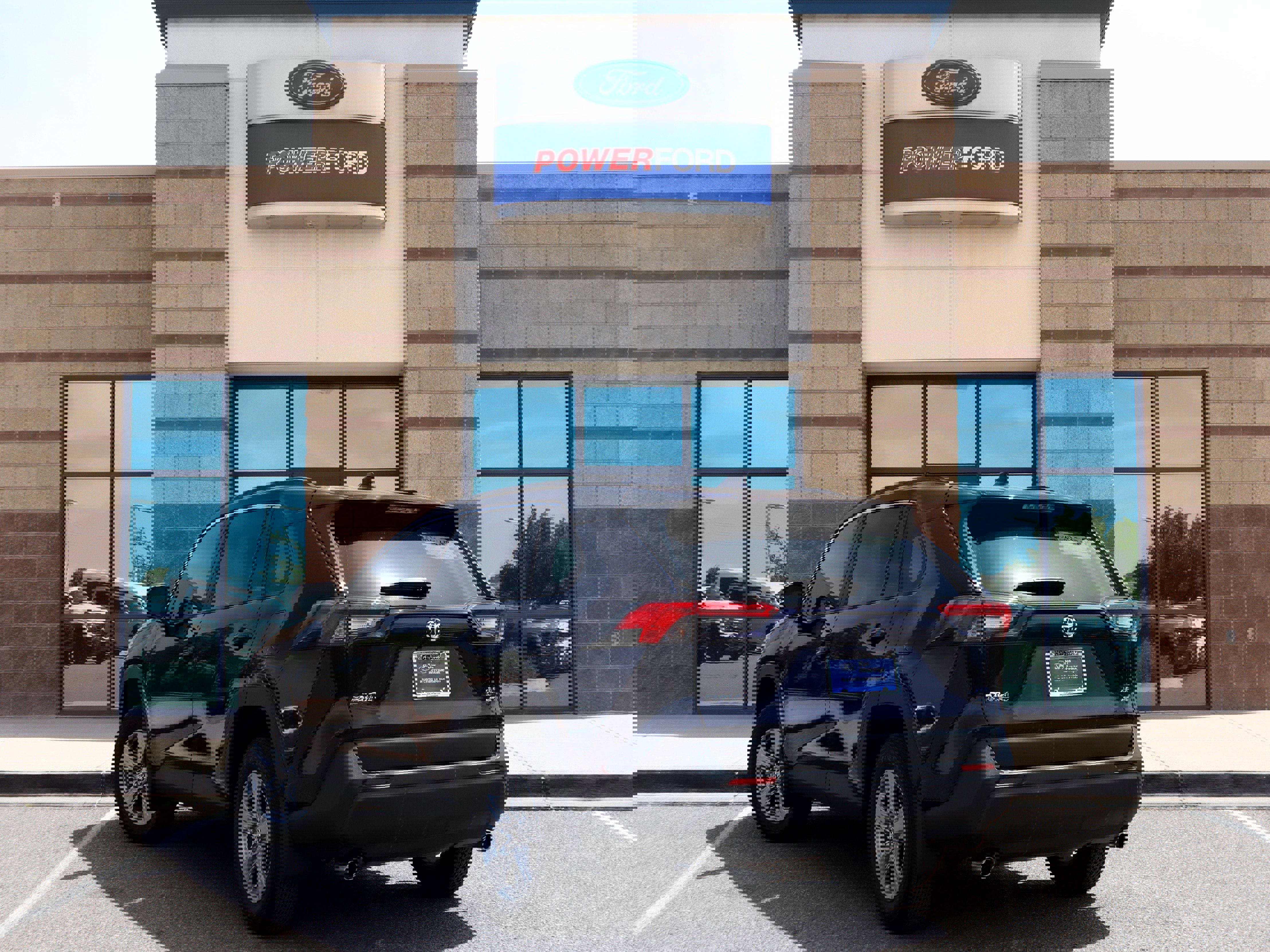 Used 2024 Toyota RAV4 XLE w/ Convenience Package image 3