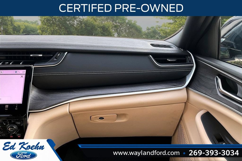 Used 2024 Jeep Grand Cherokee Limited AWD/4WD image 17