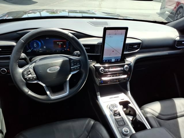 Certified 2024 Ford Explorer Platinum w/ Technology Package AWD/4WD image 6