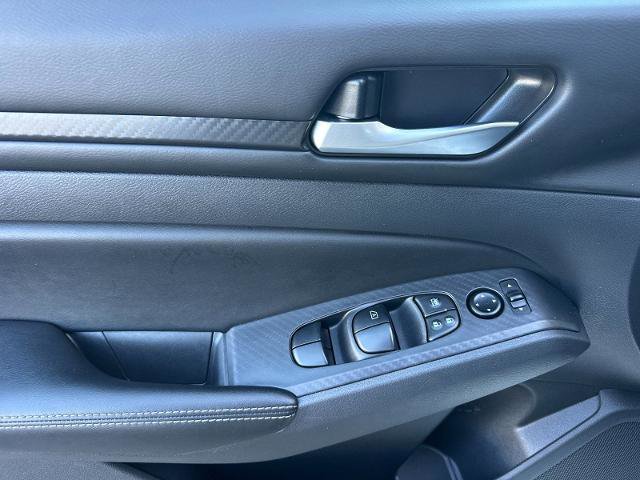 Used 2025 Nissan Altima 2.5 SV FWD image 10