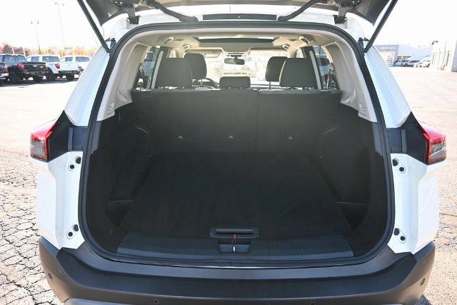 Used 2023 Nissan Rogue SV image 12