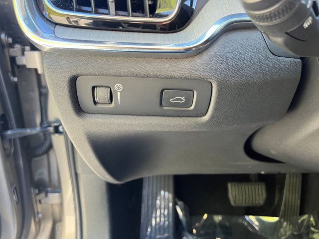 Used 2021 Volvo V60 T5 Cross Country image 18