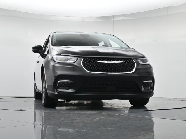 Used 2023 Chrysler Pacifica Touring-L FWD image 41