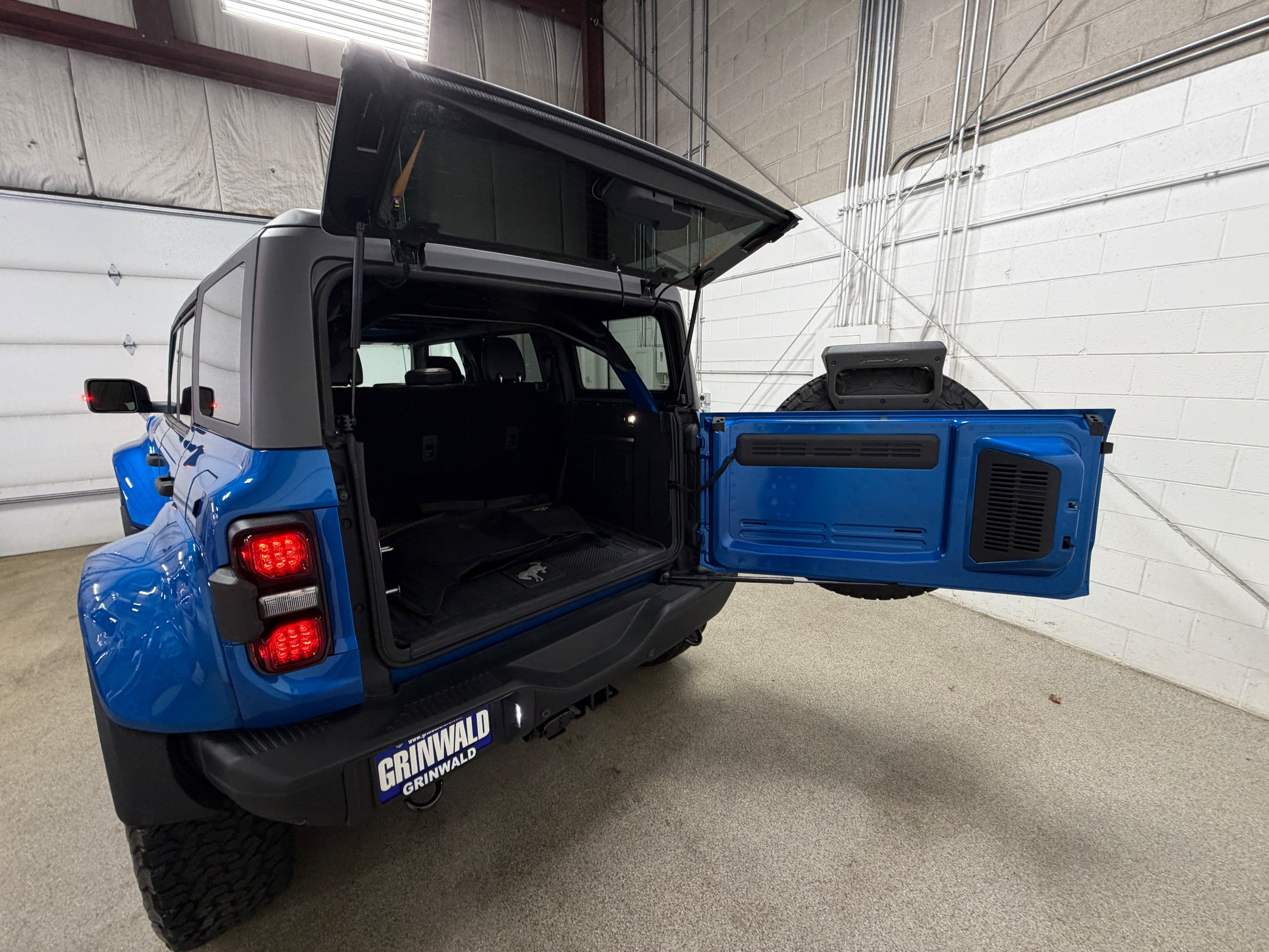 Certified 2024 Ford Bronco Raptor w/ Interior Carbon Fiber Pack 6 AWD/4WD image 34