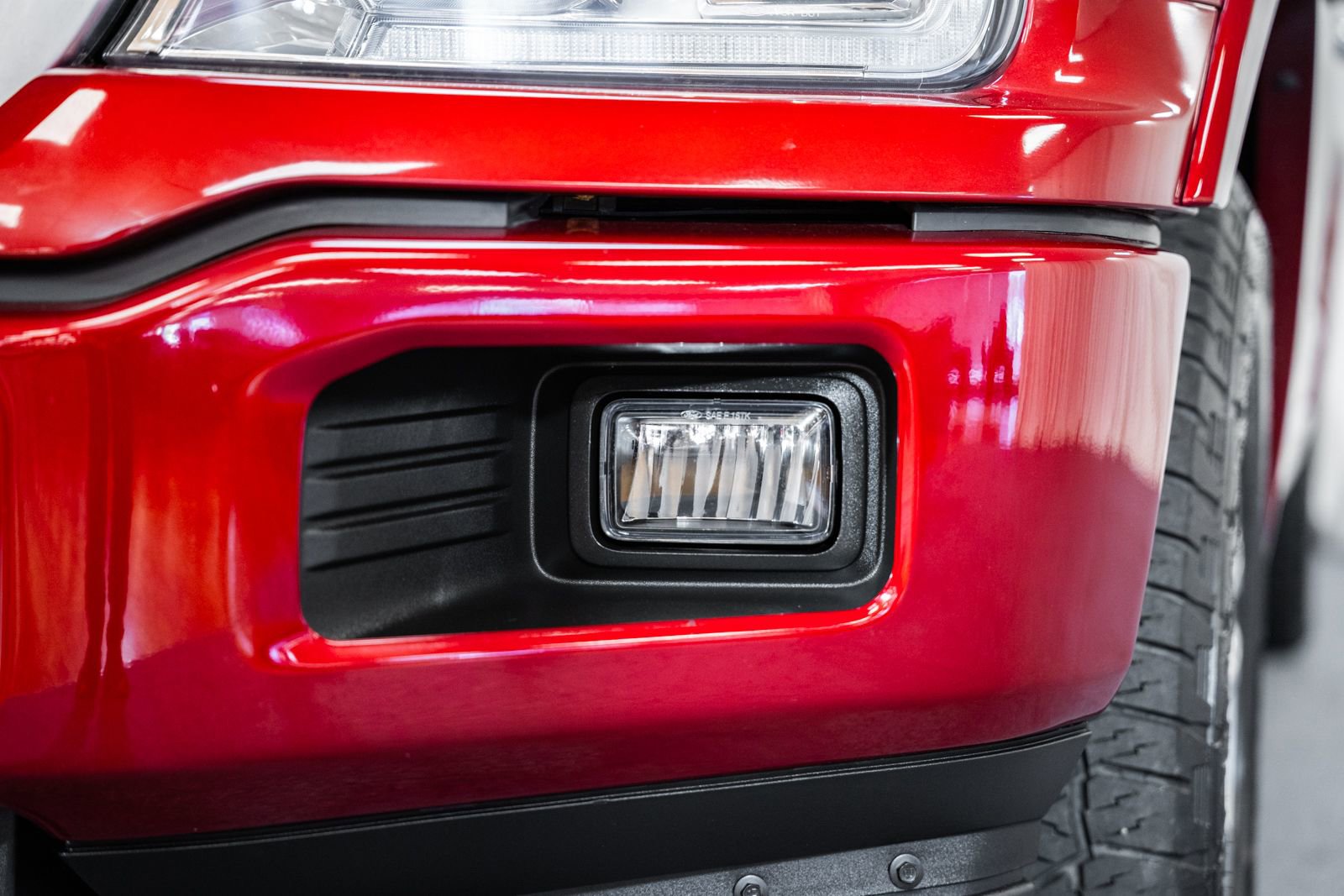 Certified 2018 Ford F150 Platinum w/ Equipment Group 701A Luxury image 18