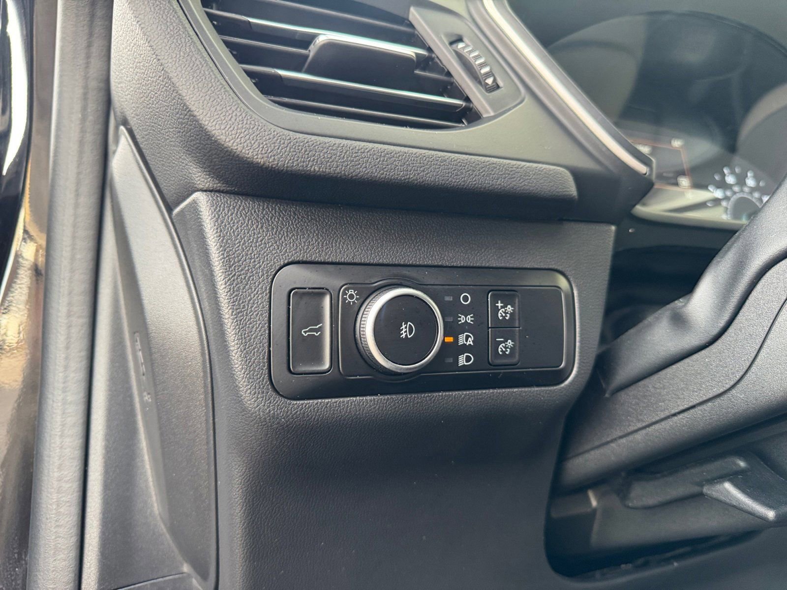 Certified 2022 Ford Escape SEL image 19