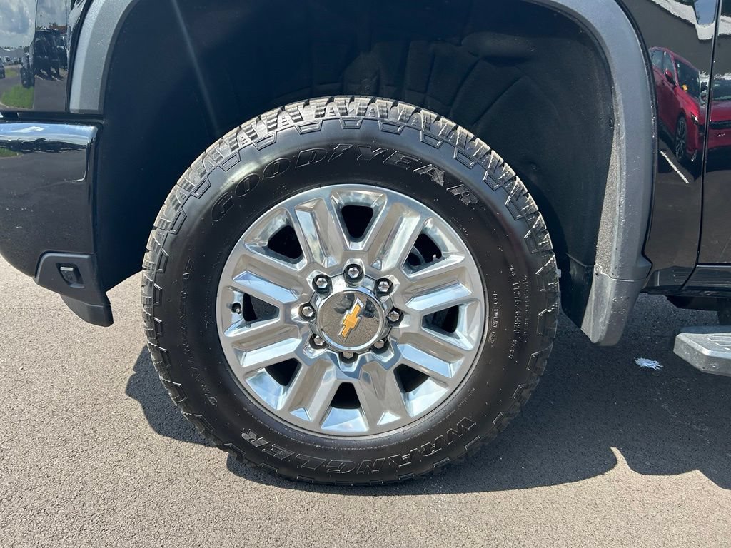 Used 2025 Chevrolet Silverado 2500 High Country w/ High Country Premium Package AWD/4WD image 12