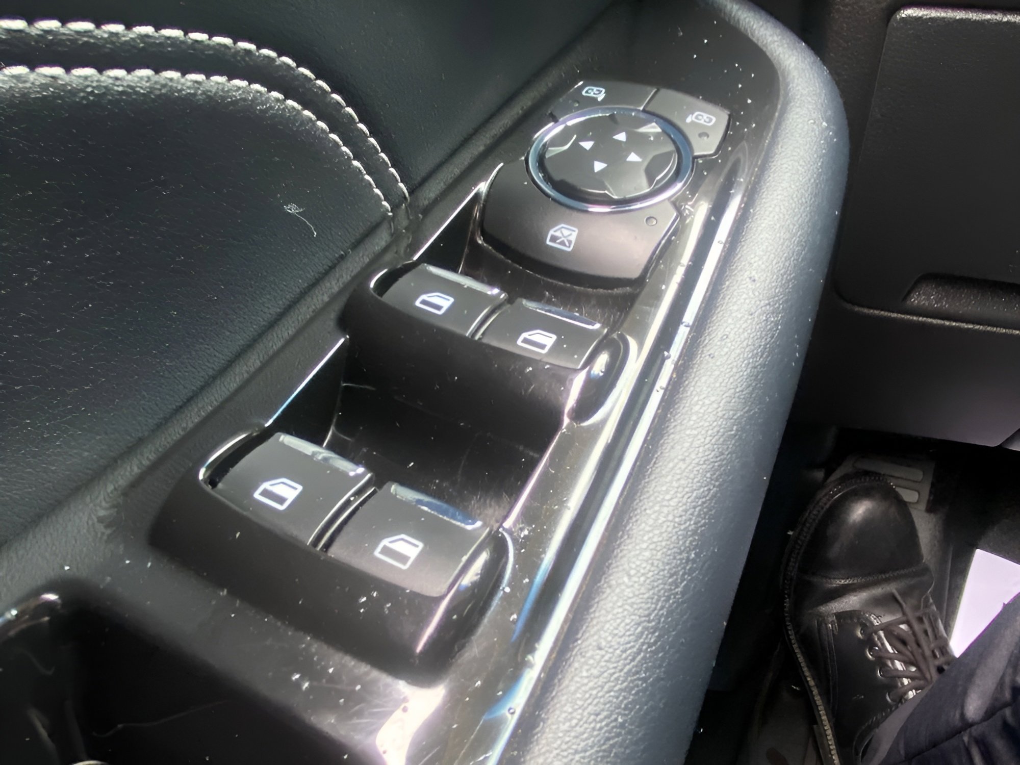 Certified 2018 Ford Edge Titanium w/ Equipment Group 301A AWD/4WD image 17