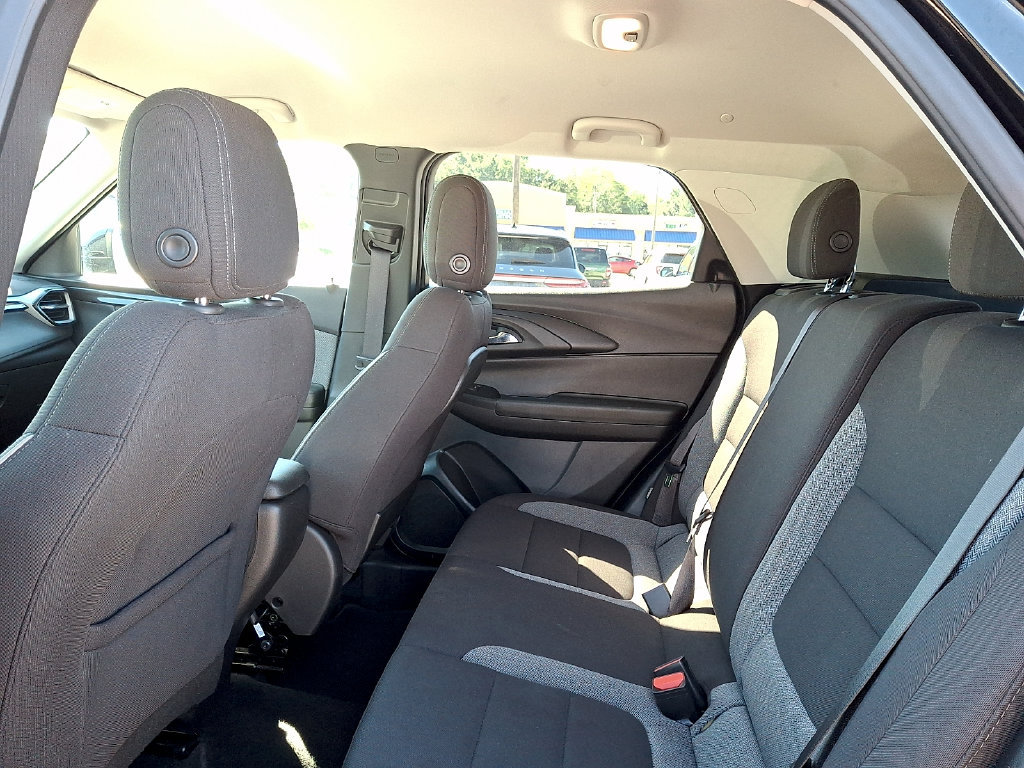 Used 2025 Chevrolet TrailBlazer LT AWD/4WD image 9