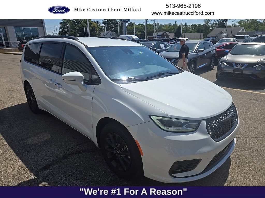 Used 2021 Chrysler Pacifica Touring w/ S Appearance Package FWD image 3