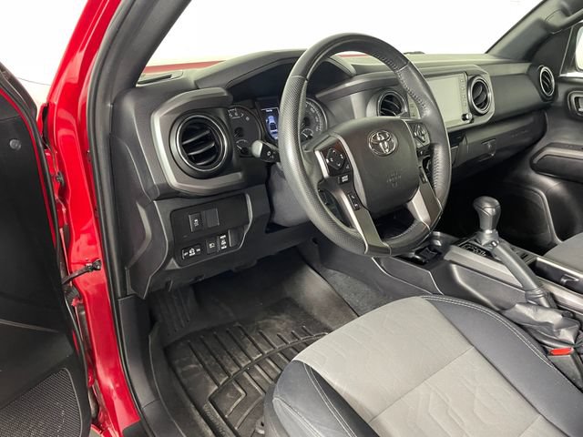 Used 2021 Toyota Tacoma TRD Off-Road w/ Technology Package AWD/4WD image 3