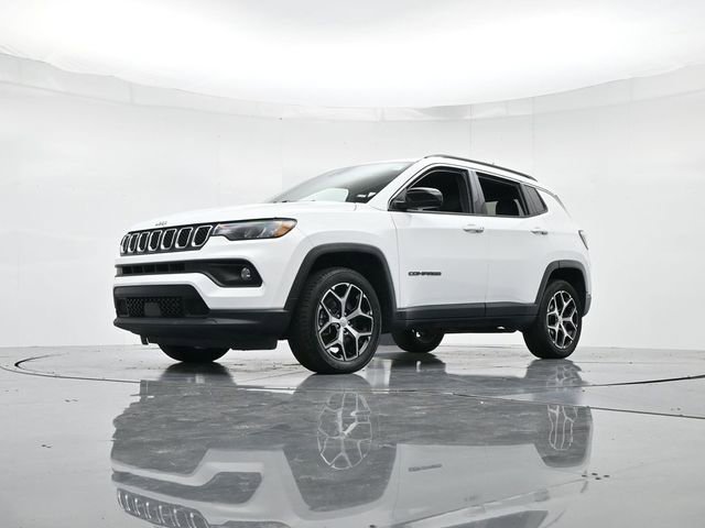 Used 2024 Jeep Compass Latitude image 35