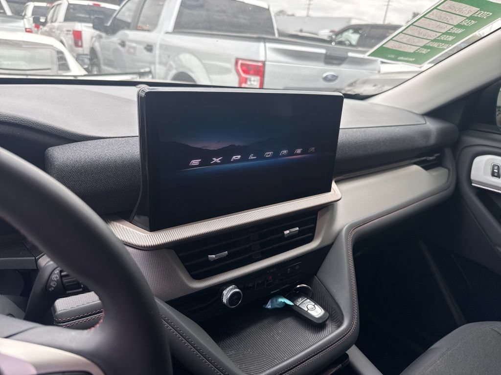 Certified 2025 Ford Explorer Active AWD/4WD image 10