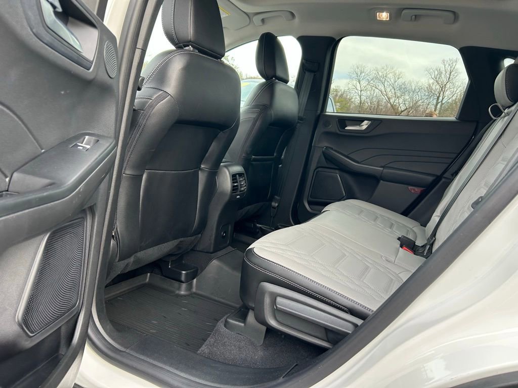 Certified 2023 Ford Escape Platinum w/ Premium Technology Package image 18